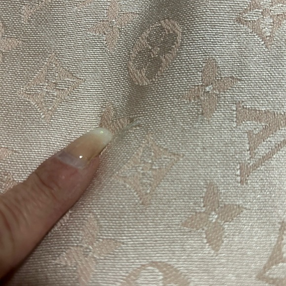 COPY - Louis Vuitton Monogram Shine Shawl - Picture 8 of 12